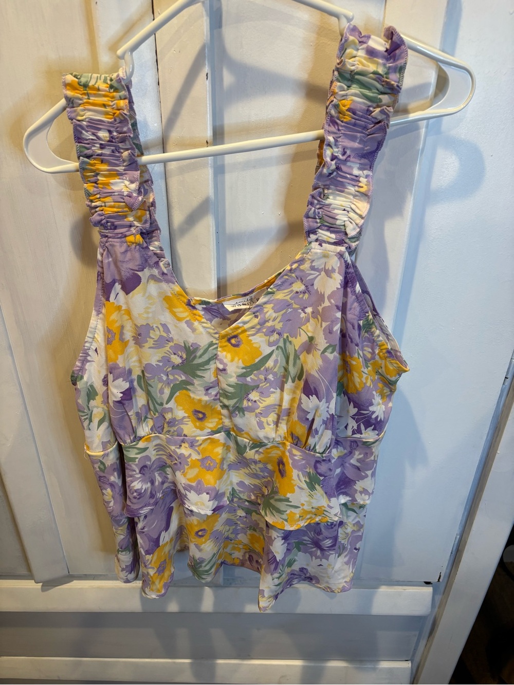 Sleeveless Floral Ruffle-Shoulder Tank Top in Lavender & Yellow